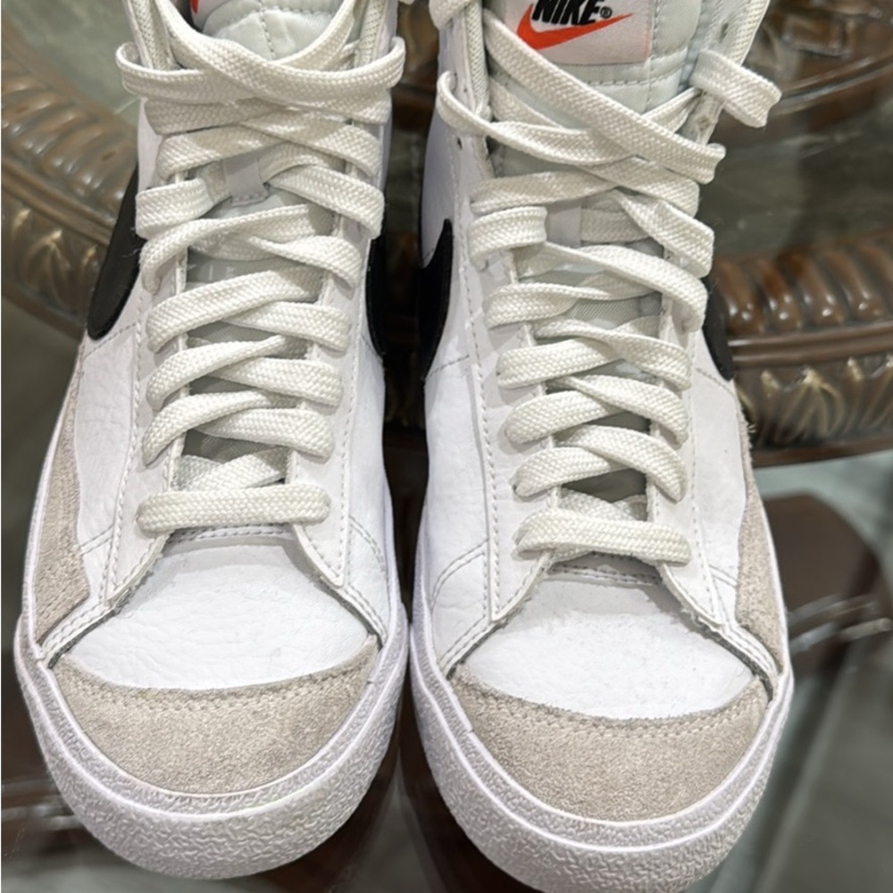 Nike White Black Suede Accent Men's Athletic Shoes